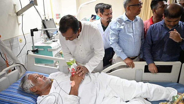 আমানকে দেখতে হাসপাতালে প্রধানমন্ত্রীর প্রতিনিধিদল
