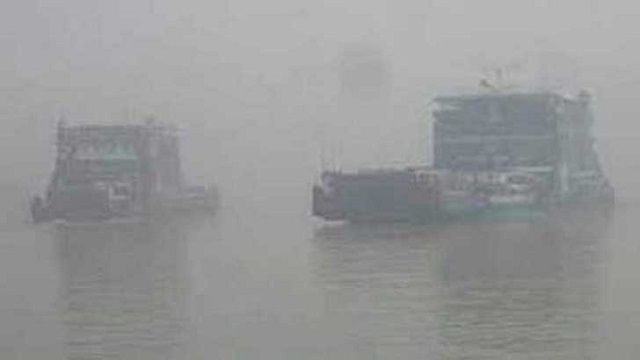 ঘন কুয়াশায় দৌলতদিয়া-পাটুরিয়ার ফেরি চলাচল বন্ধ
