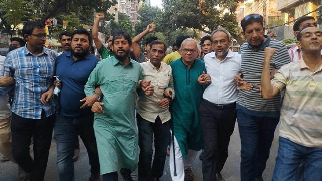  রিজভীর নেতৃত্বে সড়ক অবরোধ ও বিক্ষোভ পালিত 
