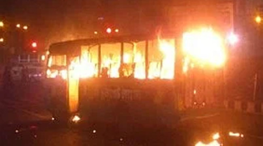 সন্ধ্যার পর ৩ বাসে আগুন!