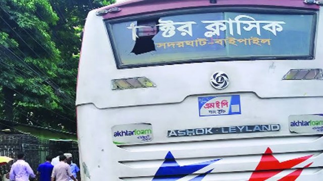 ভিক্টর ক্লাসিকের বাসের ধাক্কায় কন্ট্রাক্টর নিহত