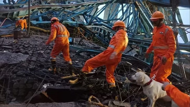 মহারাষ্ট্রে ভেঙে পড়লো গার্ডার লঞ্চিং মেশিন, নিহত ১৬