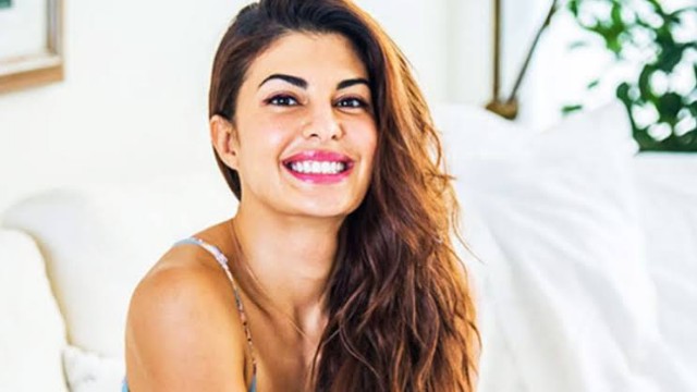 আবুধাবি যেতে আদালতের অনুমতি চাইলেন জ্যাকলিন
