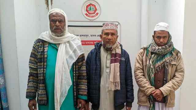 জয়পুরহাট থেকে জামায়াতের ৩ নেতাকর্মী আটক