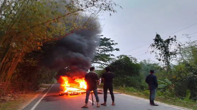 খাগড়াছড়ির ৫ উপজেলায় সড়ক অবরোধ চলছে
