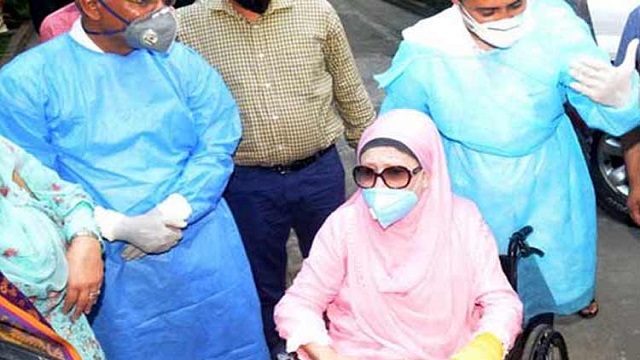 খালেদা জিয়াকে কেবিনে স্থানান্তর