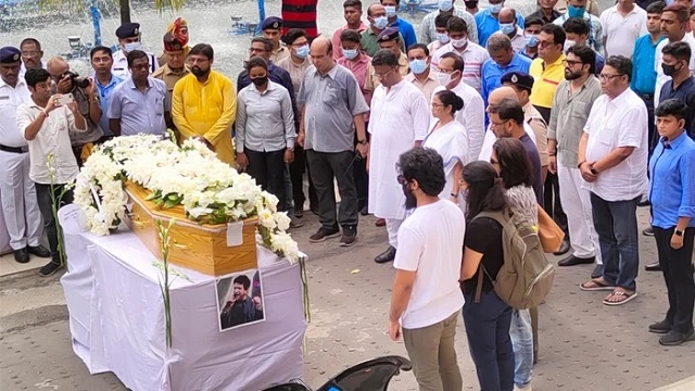 মুম্বাইয়ে আজ শেষকৃত্য কেকের