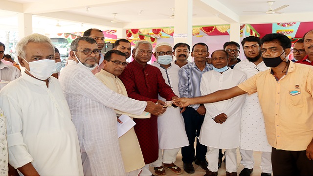 কোটালীপাড়ার ৩০৩টি দুর্গাপূজা মন্ডপে প্রধানমন্ত্রীর অনুদান প্রদান
