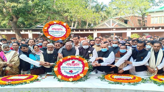  কোটালীপাড়ার নব-নির্বাচিত ৯ ইউপি চেয়ারম্যানের শ্রদ্ধা নিবেদন