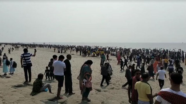 তিন দিনের ছুটিতে কুয়াকাটায় পর্যটকের ভিড়