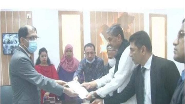 বেগম জিয়ার চিকিৎসার দাবীতে লক্ষ্মীপুর জেলা প্রশাসকের নিকট স্মারকলিপি প্রদান 