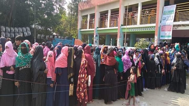  লক্ষ্মীপুরে ১৫টি ইউপিতে চলছে ভোট গ্রহণ