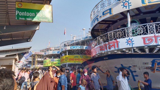 ঢাকা-পটুয়াখালী নৌরুটে যাত্রীদের চাপ