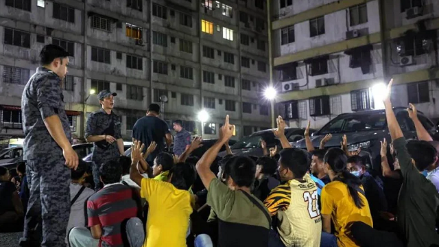 মালয়েশিয়ায় ২৫২ বাংলাদেশি আটক
