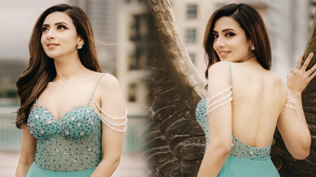 সেরা অভিনেত্রীর পুরস্কার পেলেন মিম