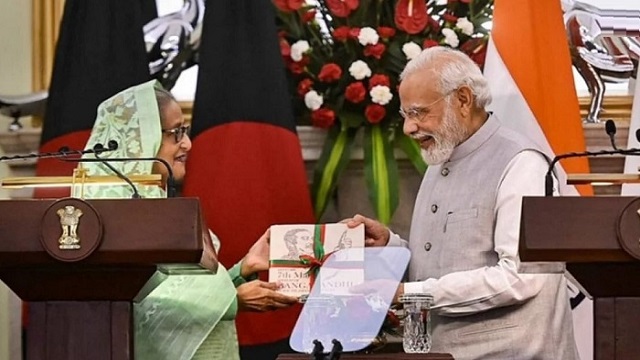মোদিকে বঙ্গবন্ধুর ভাষণের অনুবাদ সম্বলিত বই উপহার দিলেন শেখ হাসিনা