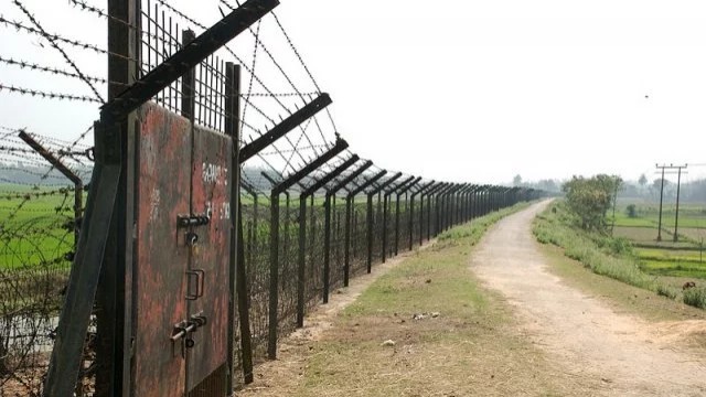 মহেশপুর সীমান্ত দিয়ে অনুপ্রবেশকালে আটক ১৪