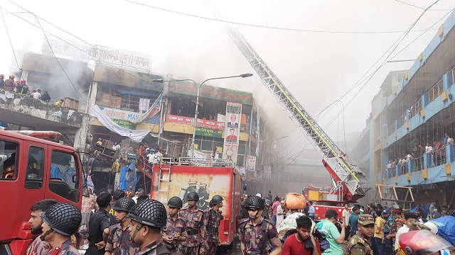 এবার নিউ সুপার মার্কেটে আগুন, নিয়ন্ত্রণে ২৮ ইউনিট