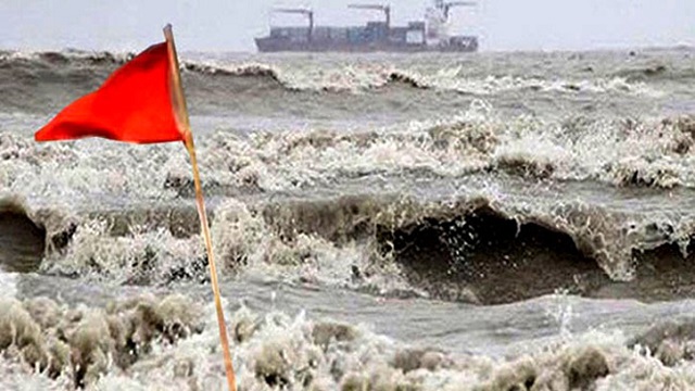 বন্দরে ৩ নম্বর সতর্ক সংকেত