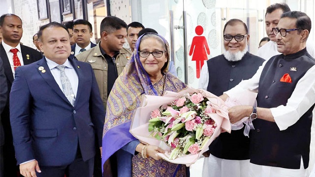 দক্ষিণ আফ্রিকা সফর শেষে দেশে ফিরেছেন প্রধানমন্ত্রী