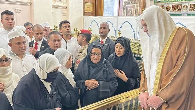 নবীজির রওজা মোবারক জিয়ারত করলেন প্রধানমন্ত্রী