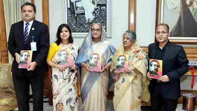 ‘বঙ্গবন্ধু ভালোবাসার অপর নাম’ বইয়ের মোড়ক উন্মোচন করলেন প্রধানমন্ত্রী