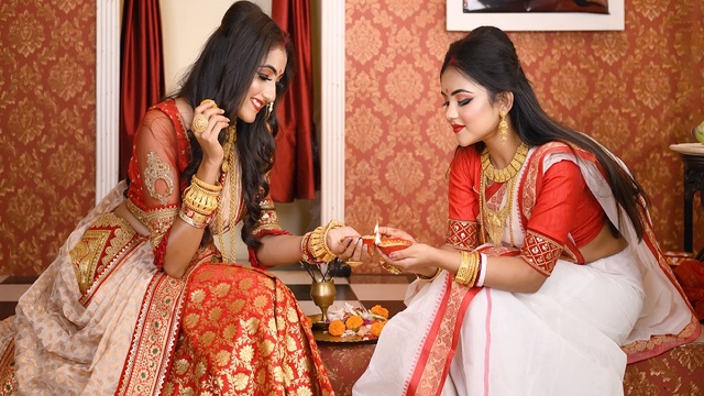 অষ্টমীতে যেভাবে সাজবেন