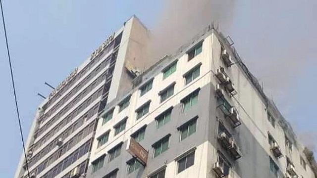 বাংলামোটরের রাহাত টাওয়ারে আগুন 