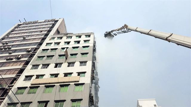বাংলামোটরের রাহাত টাওয়ারের আগুন নিয়ন্ত্রণে