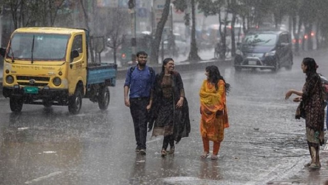 বাড়তে পারে গরম, ঝড়বৃষ্টির আভাস