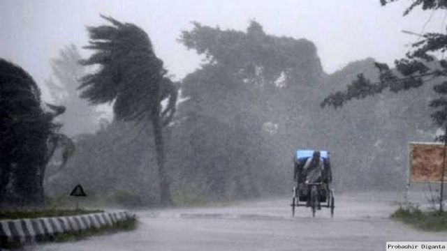 ১৯ জেলায় ঝোড়ো হাওয়াসহ বজ্রবৃষ্টির আভাস