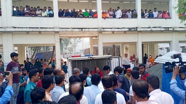 রাজশাহী মেডিকেলে ইন্টার্নদের ধর্মঘট, পাঁচ সদস্যের তদন্ত কমিটি গঠন