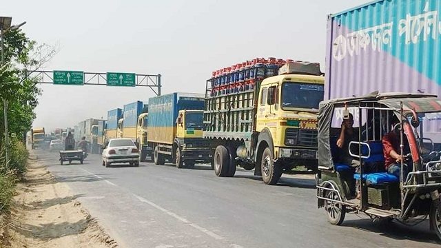 দৌলতদিয়ায় ৫ কিলোমিটার যানজট