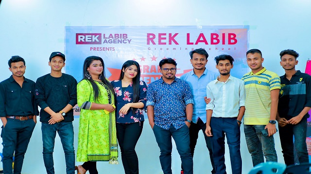 ইনফ্লুয়েন্সিং জগতে সফল রেক লাবিব