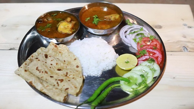 ওজন কমাতে রাতে রুটি খাবেন না-কি ভাত ?