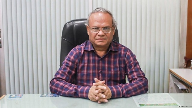 নির্বাচন বর্জনের লিফলেট বিতরণ করে যা বললেন রিজভী