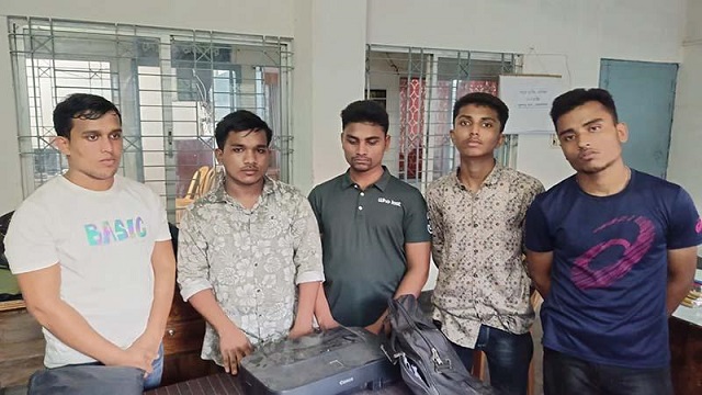 জাতীয় পরিচয়পত্র করতে এসে ৫ রোহিঙ্গা যুবক আটক