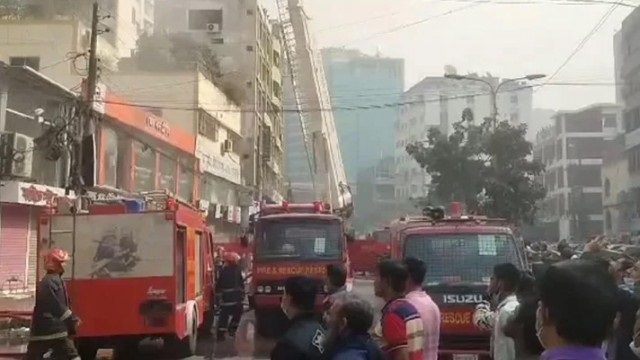 গ্রিন রোডের আরএস টাওয়ারে আগুন নিয়ন্ত্রণে