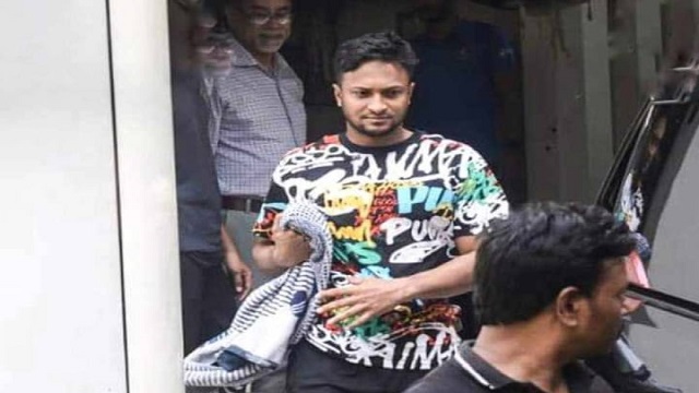 মিরপুরে সাকিবকে দেখে ‘ভুয়া ভুয়া’ স্লোগান