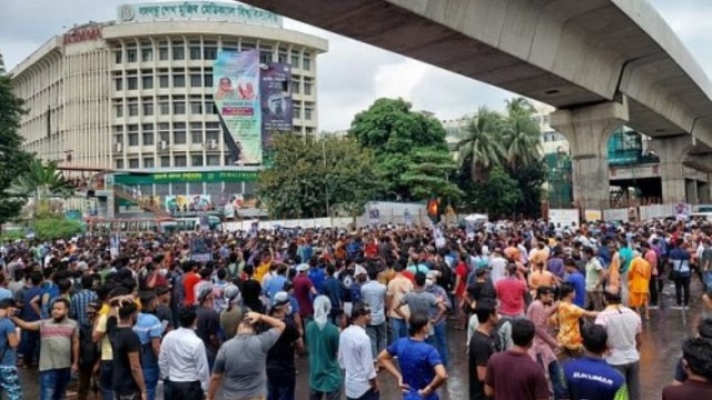 ২৪ ঘণ্টার আল্টিমেটাম, অবরোধ তুলে নিলেন ঢাবি শিক্ষার্থীরা