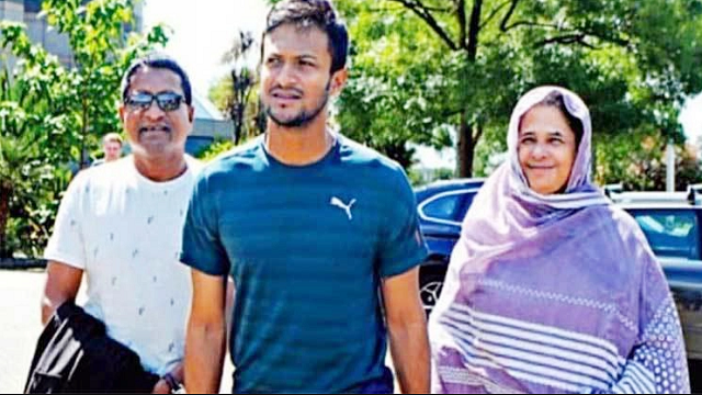 যুক্তরাষ্ট্র নয়, মাগুরায় বাবা-মায়ের সঙ্গে ঈদ করবেন সাকিব