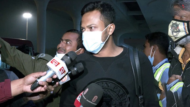 দুবাই থেকে ফিরলেন সাকিব