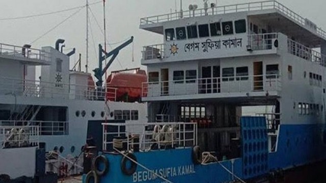 চলন্ত দুই ফেরির সংঘর্ষ, নিহত ১