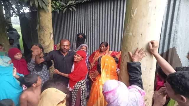 দরজায় শিকল, ভেতরে মা ও দুই ছেলের অর্ধগলিত দেহ