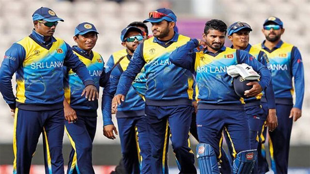 কোচ চামিন্দা ভাস ও দুই খেলোয়াড় করোনায় আক্রান্ত, শঙ্কায় প্রথম ওয়ানডে