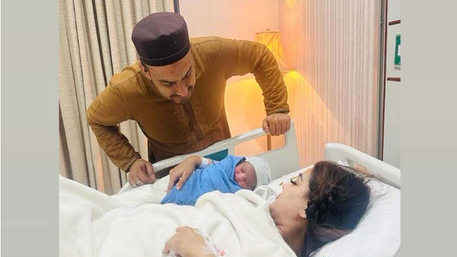 ছেলের মা হলেন নায়িকা মাহি