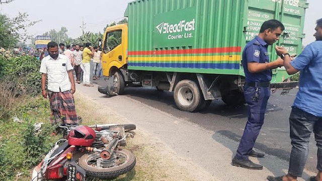 কাভার্ডভ্যান-মোটরসাইকেল সংঘর্ষ, প্রাণ গেল বাবা-ছেলের