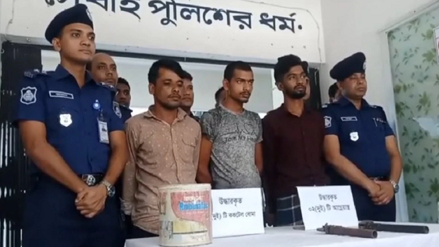 আলোচিত স্কুল শিক্ষক হত‍্যার আরও ৩ আসামি গ্রেপ্তার, অস্ত্র-কক‌টেল উদ্ধার