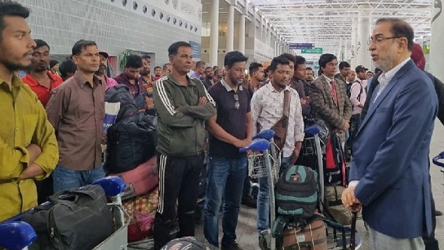 সুদান থেকে দেশে ফিরেছেন আরও ৫২ বাংলাদেশি