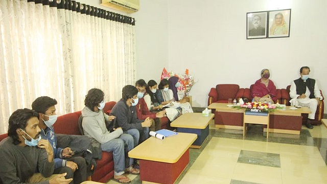 শাবি শিক্ষার্থীদের সঙ্গে বৈঠকে বসেছেন শিক্ষামন্ত্রী